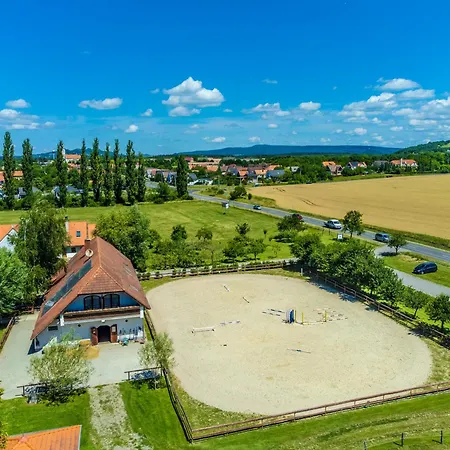 Gyulavezér Lovasbirodalma Vendégháza