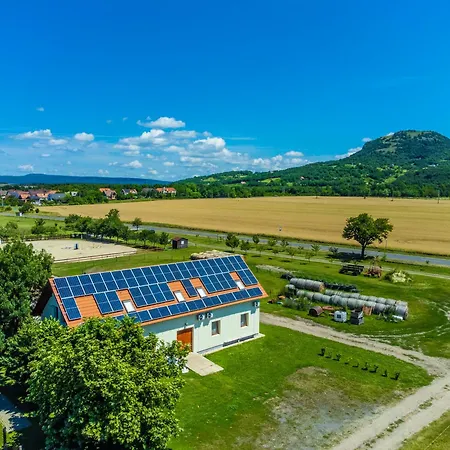 Gyulavezér Lovasbirodalma Vendégháza 3* Gyulakeszi